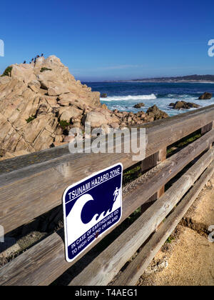 California tsunami terremoto zona a rischio di firmare a coastal 17 Mile Drive Pacific Grove Monterey California USA Foto Stock