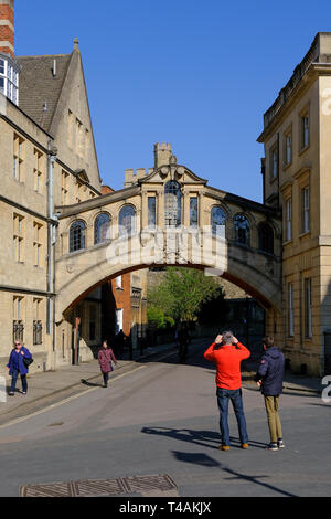Hertford Bridge in Oxford che è meglio conosciuto come il Ponte dei Sospiri. Foto Stock
