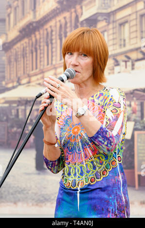 Kiki Dee effettuando al Festival Cornbury, UK. Luglio 4, 2014 Foto Stock