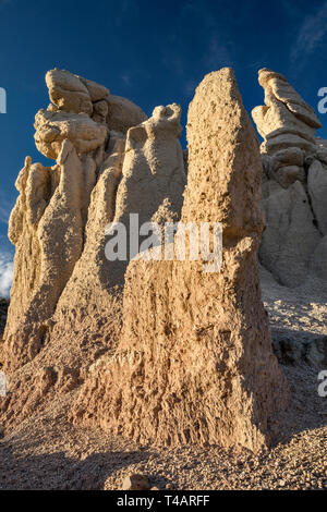 Tuff formazioni rocciose lungo il River Road e Rio Grande, Big Bend Ranch State Park, Texas, Stati Uniti d'America Foto Stock