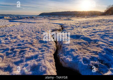 Pack ghiaccio sulla riva del San Lorenzo a Cap Rouge in Quebec Foto Stock