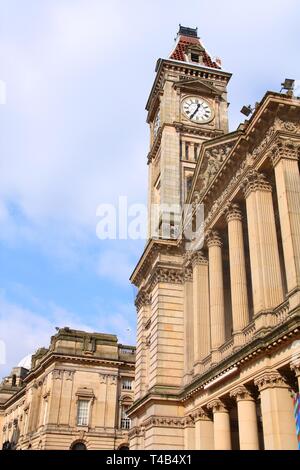 Birmingham Museum & Art Gallery con il famoso Big Brum torre dell'orologio. West Midlands in Inghilterra. Foto Stock