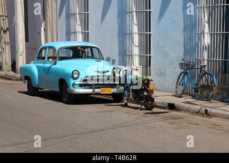 SANCTI SPIRITUS, CUBA - febbraio 6: Classic American auto in strada il 6 febbraio 2011 in Sancti Spiritus. Recente modifica della legge consente i cubani Foto Stock