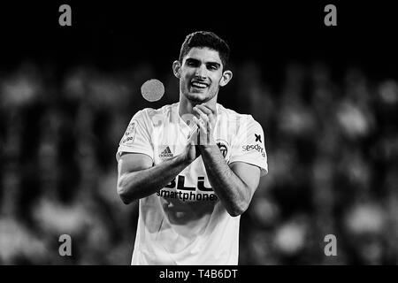 VALENCIA, Spagna - 14 aprile: (Nota dell'EDITORE: l'immagine è stata convertita in bianco e nero) Goncalo Guedes di Valencia CF reagisce durante la Liga match tra Valencia CF e Levante UD a Estadio Mestalla on April 14, 2019 a Valencia, in Spagna. (Foto di David Aliaga/MB Media) Foto Stock