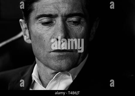 VALENCIA, Spagna - 14 aprile: (Nota dell'EDITORE: l'immagine è stata convertita in bianco e nero) Marcelino Garcia Toral head coach di Valencia CF guarda giù prima La Liga match tra Valencia CF e Levante UD a Estadio Mestalla on April 14, 2019 a Valencia, in Spagna. (Foto di David Aliaga/MB Media) Foto Stock
