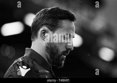 VALENCIA, Spagna - 14 aprile: (Nota dell'EDITORE: l'immagine è stata convertita in bianco e nero) Jose Luis Morales Nogales di Levante UD sembra a prima di procedere con la Liga match tra Valencia CF e Levante UD a Estadio Mestalla on April 14, 2019 a Valencia, in Spagna. (Foto di David Aliaga/MB Media) Foto Stock