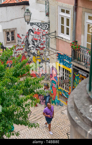 Graffiti, Alfama, Lisbona, Portogallo Foto Stock