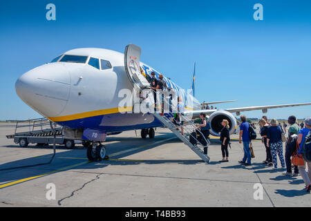 Ryan Air, Flugzeug, Internationaler Flughafen, Lisbona, Portogallo Foto Stock