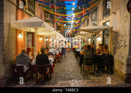 Altstadtgasse, Bairro Alto, Lisbona, Portogallo Foto Stock