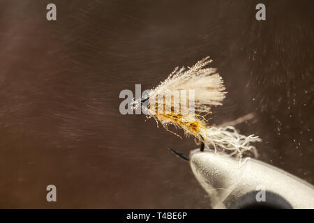 Fly fishinig, Costruzione mosche ganci close up Foto Stock