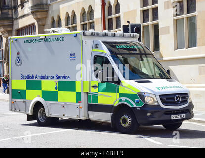 NHS scozzese di servizio ambulanza ambulanze di emergenza su chiamata, Inverness, Highland, Scotland, Regno Unito Foto Stock