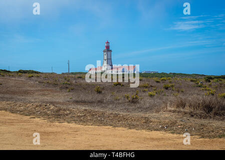 Faro di Cabo Espichel cape sulla costa occidentale della parrocchia civile di Castelo, Distretto di Setubal in Portogallo Foto Stock