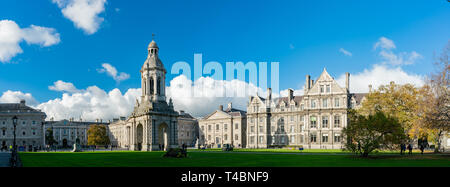 I punti di riferimento iconici - Il Campanile del Trinity College a Dublino, Irlanda Foto Stock