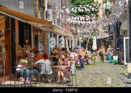 Cafe, Altstadtgasse, Plovdiv, Bulgarien Foto Stock