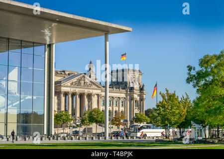 Il Reichstag, Paul-Loebe-Haus, Platz der Republik, il Tiergarten, nel quartiere Mitte di Berlino, Deutschland Foto Stock