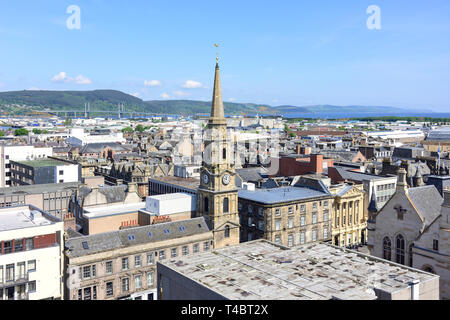 Vista sulla città da Inverness Castle che mostra il campanile, la Collina del Castello, Inverness, Highland, Scotland, Regno Unito Foto Stock