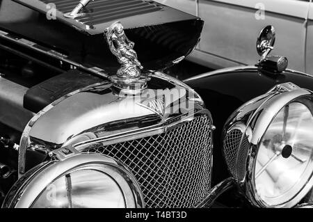 Un 1940's Alvis roadster sul visualizzatore in corrispondenza di un car show Foto Stock