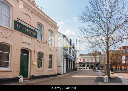 La corona pub su Geroge Street a Luton, Bedfordshire, Regno Unito Foto Stock