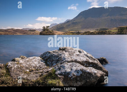 Vista panoramica a Cregennan Laghi, nella sezione sud del Parco Nazionale di Snowdonia, Gwynedd, Wales, Regno Unito Foto Stock