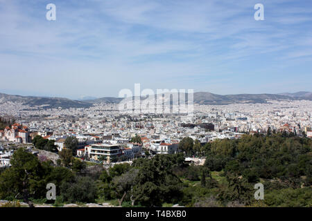 Vista dal nord su Atene dal areopago a mezzogiorno in primavera Foto Stock