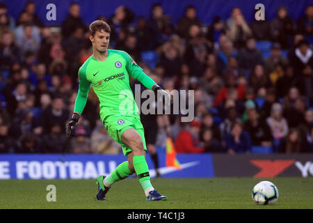 Londra, Regno Unito. Il 15 aprile, 2019. Karlo Ziger , il portiere del Chelsea U23 in azione. PL2 corrispondono, Chelsea U23's v Arsenal U23's a Stamford Bridge a Londra lunedì 15 aprile 2019. Questa immagine può essere utilizzata solo per scopi editoriali. Solo uso editoriale, è richiesta una licenza per uso commerciale. Nessun uso in scommesse, giochi o un singolo giocatore/club/league pubblicazioni. pic da Steffan Bowen/ Andrew Orchard fotografia sportiva/Alamy Live news Foto Stock