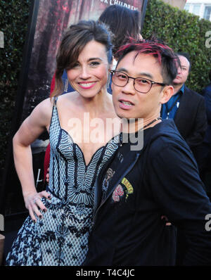 Los Angeles, California, Stati Uniti d'America 15 Aprile 2019 l'attrice Linda Cardellini e produttore James Wan frequentare la premiere della maledizione di La Llorona il 15 aprile 2019 presso il teatro egiziano in Los Angeles, California. Foto di Barry re/Alamy Live News Foto Stock