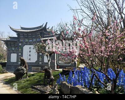 Pechino, Cina. Xv Apr, 2019. Foto scattate con un telefono cellulare mostra una scena sul sito per il prossimo 2019 Beijing International mostra ortoculturale Yanqing nel distretto di Pechino, capitale della Cina, 15 aprile 2019. Credito: Wei Mengjia/Xinhua/Alamy Live News Foto Stock