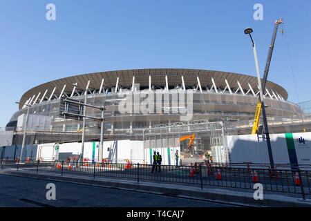 Tokyo, Giappone. Xvi Apr, 2019. Lavori di costruzione continua nel Nuovo Stadio Nazionale. Il nuovo Stadio Nazionale sarà la sede per il 2020 Tokyo Giochi Olimpici e Paraolimpici. Credito: Rodrigo Reyes Marin/AFLO/Alamy Live News Foto Stock