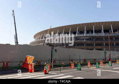 Tokyo, Giappone. Xvi Apr, 2019. Lavori di costruzione continua nel Nuovo Stadio Nazionale. Il nuovo Stadio Nazionale sarà la sede per il 2020 Tokyo Giochi Olimpici e Paraolimpici. Credito: Rodrigo Reyes Marin/AFLO/Alamy Live News Foto Stock