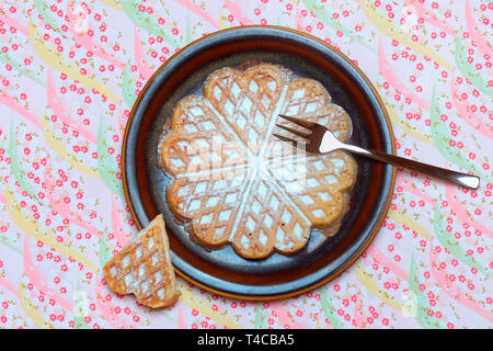 Waffel und Gabel auf Teller Foto Stock