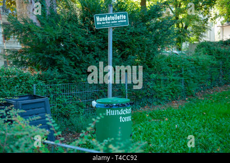 Hundekot-Tonne, Westpark, Aachen, Nordrhein-Westfalen, Deutschland, Hundetoilette Foto Stock