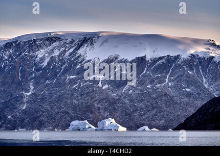 Paesaggio glaciale, Scoresbysund, Groenlandia Foto Stock