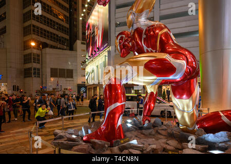 La Causeway Bay di Hong Kong - Apr 15, 2019: vendicatori 4 modello del personaggio di Hong Kong, come parte delle attività promozionali prima del rilascio del filmato. Foto Stock