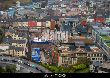 Vista dal Monumento Nelson, Calton Hill, Edimburgo. GV, nuovo sviluppo di Waverley, Market Street, Royal mile Foto Stock