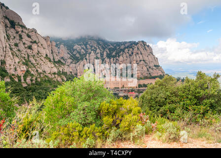 Santa Maria de Montserrat Abbey a Monistrol de Montserrat, Catalogna, Spagna. Famoso per la Vergine di Montserrat. Foto Stock