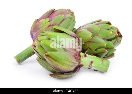 Carciofi freschi isolati su sfondo bianco closeup Foto Stock