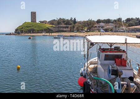 NEA FOKEA, KASSANDRA, Grecia - 31 Marzo 2019: Panorama della città di Nea Fokea, Kassandra, Calcidica, Macedonia centrale, Grecia Foto Stock