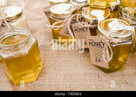 I vasetti di miele biologico al Waddesdon Manor Mercatino artigianale. Foto Stock