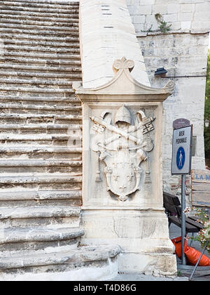 Todi Umbria Italia. Chiudere oltre l'architettura esterna e l'elemento artistico in "Santa Maria Annunziata " cattedrale costruita nel XII secolo. Alcuni Foto Stock