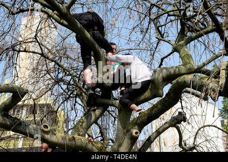 Estinzione clima di ribellione manifestanti bloccano strade nel centro di Londra Foto Stock