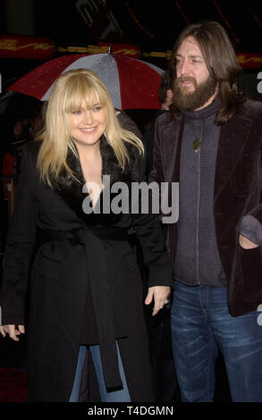 LOS ANGELES, CA. Febbraio 02, 2004: attrice Kate Hudson & marito CHRIS ROBINSON alla premiere mondiale, a Hollywood, di miracolo. Foto Stock