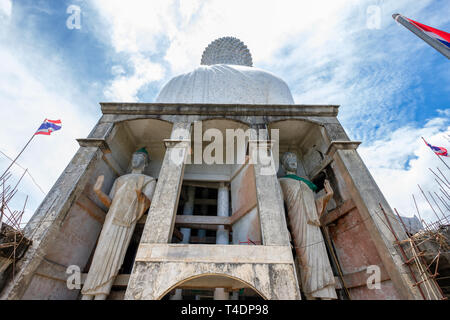 Retro bianco statua del Grande Buddha nel famoso Phuket Foto Stock