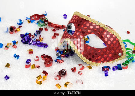 Nuovo Anno di feste mascherate o ballo maschera rossa Foto Stock