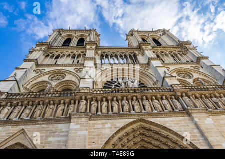 Torri e doccioni di Notre Dame. Tre anni prima del grande incendio. Foto Stock