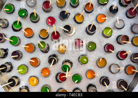 Street cibo tailandese : venditore si prepara un dessert di frutta congelata bevande in vendita presso il night market alimentare nell isola di Koh Phangan, della Thailandia . Close up Foto Stock