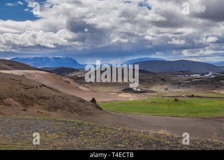 Vista aerea da Namafjall montagna vicino a Reykjahlid città in Islanda Foto Stock