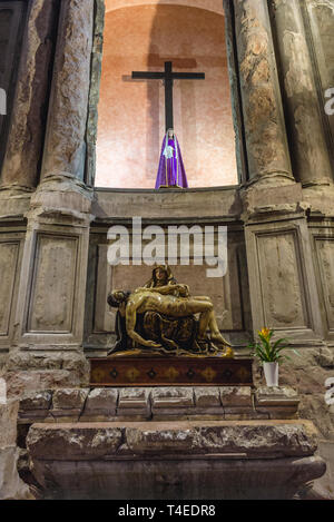 Altare laterale in Igreja de Sao Domingos - Monumento Nazionale chiesa di Lisbona, Portogallo Foto Stock