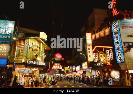 Taichung Taiwan 29 Marzo 2019 : cityscape edificio e strada di notte Foto Stock