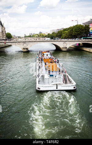 Parigi Storica opinioni con la cattedrale di Notre Dame de Paris e alcuni altri religiosi e architetture tipiche Foto Stock