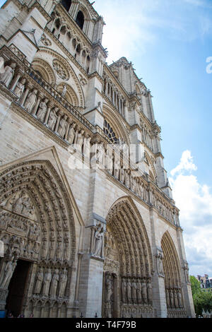 Parigi Storica opinioni con la cattedrale di Notre Dame de Paris e alcuni altri religiosi e architetture tipiche Foto Stock
